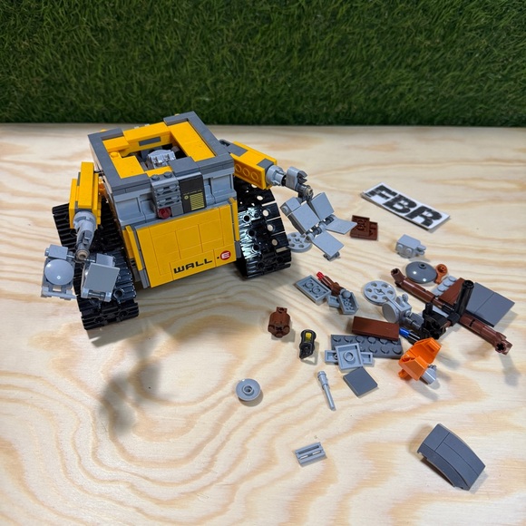 Incomplete Lego 21303 Set - Picture 1 of 7